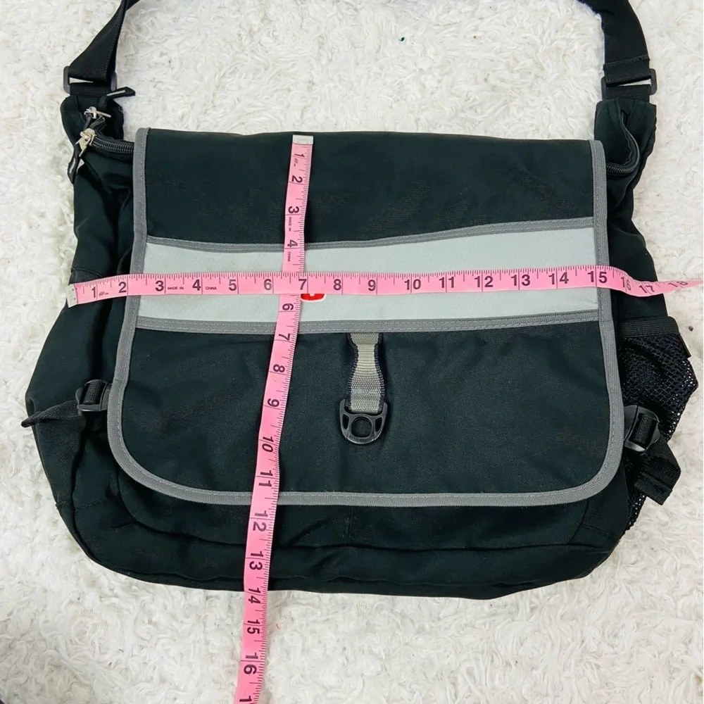 SwissGear Men's Black and Gray multi pocket laptop Messenger Bag